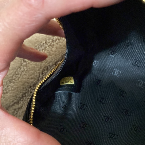 Authentic Chanel clutch or toiletry bag - Picture 7 of 11